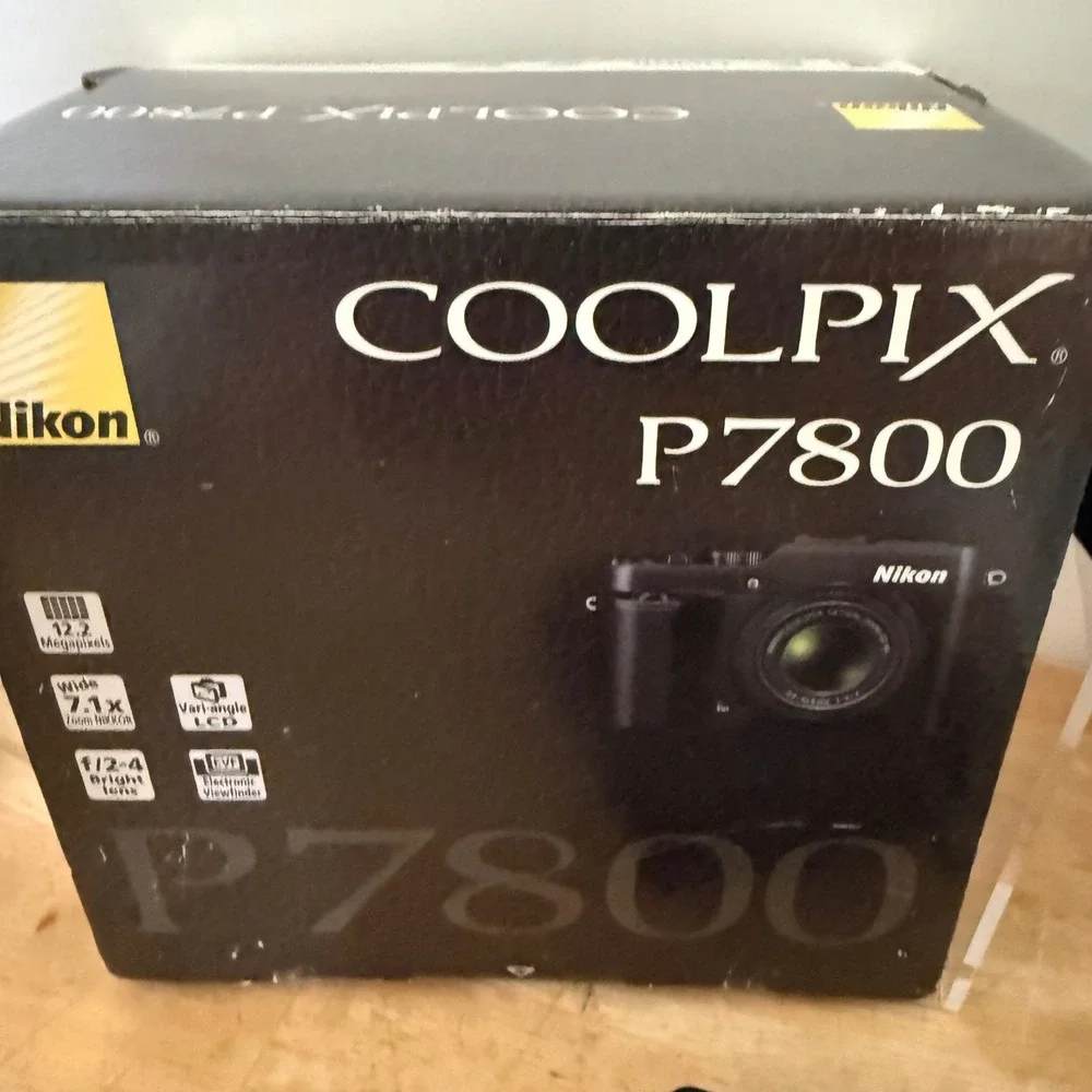 Nikon COOLPIX P7800 12.2 MP Compact Camera 7.1x Optical Zoom with box